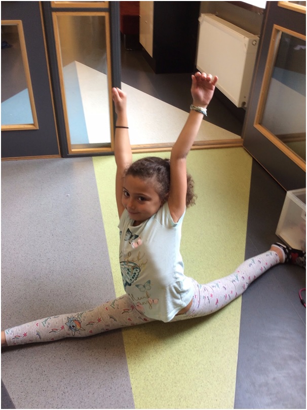 Melinda som har gått ne i split-