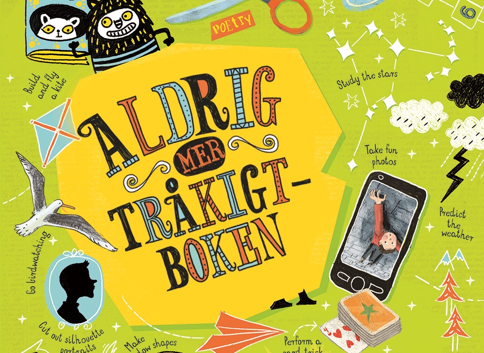 Fransidan av boken. Titeln står stort i snirkliga bokstäver och runtom är det fullt av text, och saker som saxar, mobiler, pappersflygplan, kortlekar, teckningar.