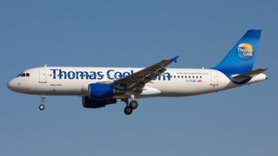Ett Thomas Cook flygplan i luften